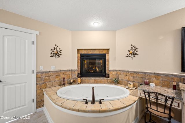 2019 E Brunner RD, Athol, ID 83801