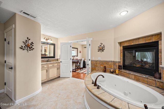 2019 E Brunner RD, Athol, ID 83801