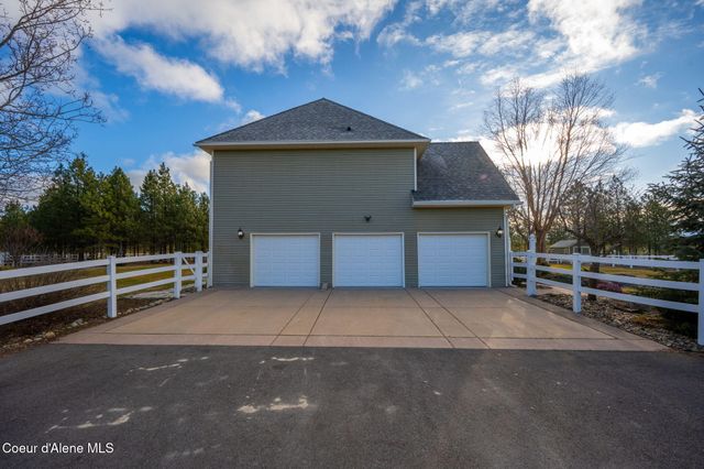 2019 E Brunner RD, Athol, ID 83801