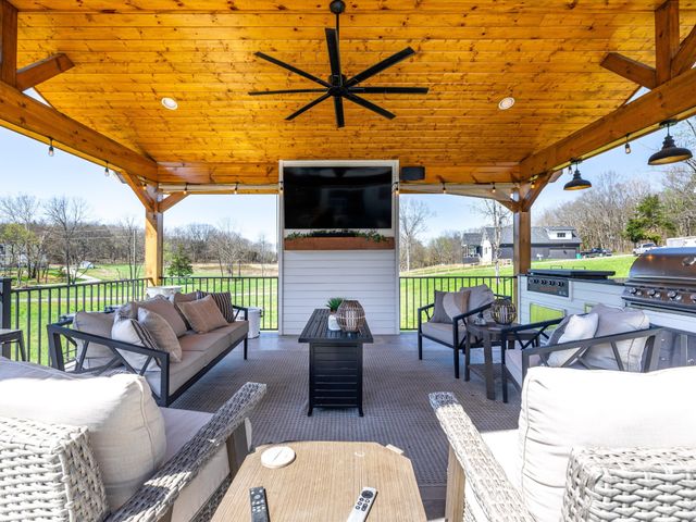 2760 Callis Rd, Lebanon, TN 37090