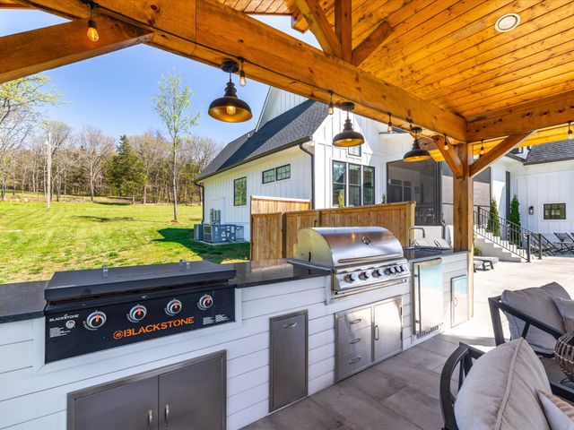 2760 Callis Rd, Lebanon, TN 37090