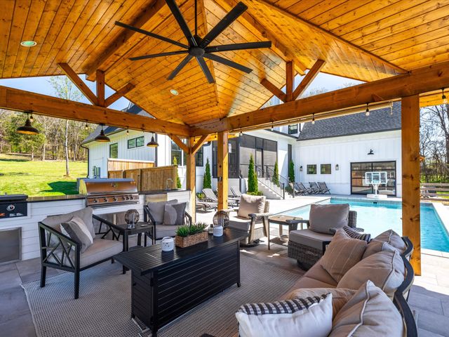 2760 Callis Rd, Lebanon, TN 37090