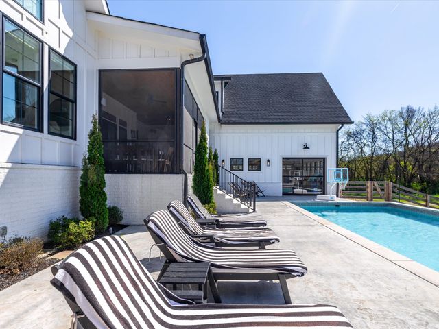 2760 Callis Rd, Lebanon, TN 37090