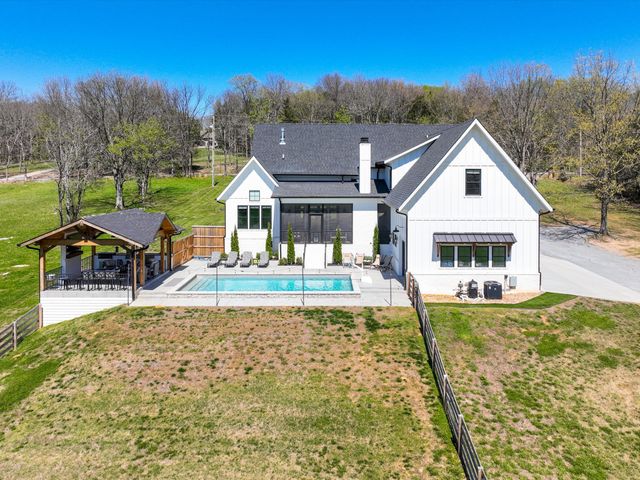 2760 Callis Rd, Lebanon, TN 37090