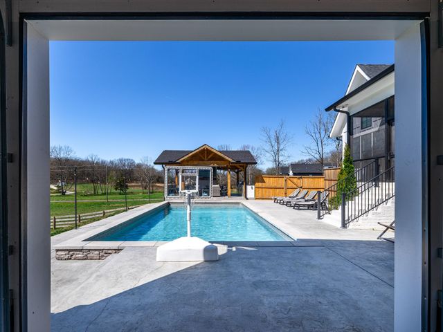 2760 Callis Rd, Lebanon, TN 37090