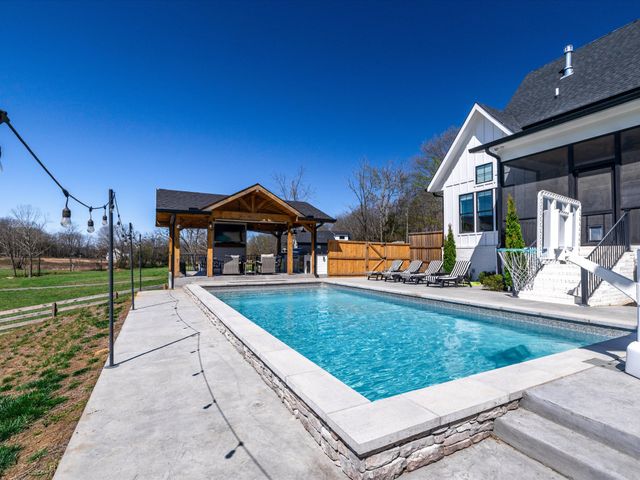 2760 Callis Rd, Lebanon, TN 37090