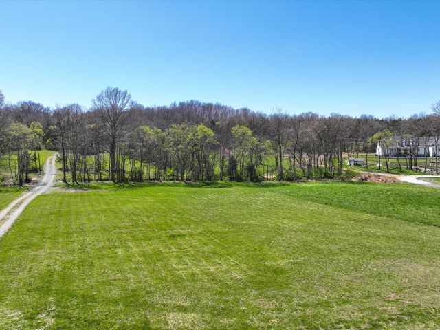 2760 Callis Rd, Lebanon, TN 37090