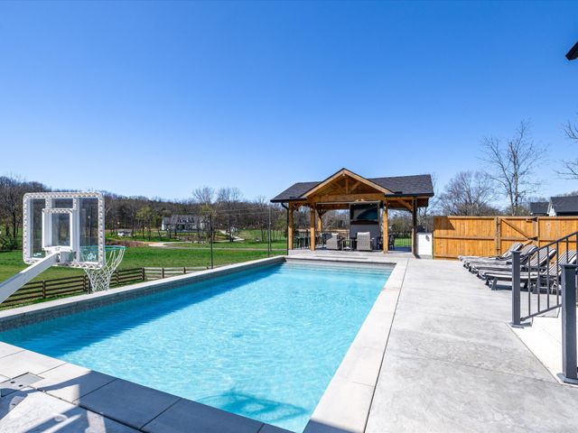 2760 Callis Rd, Lebanon, TN 37090