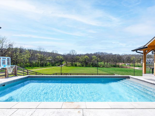 2760 Callis Rd, Lebanon, TN 37090