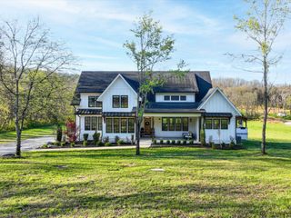 2760 Callis Rd, Lebanon, TN 37090