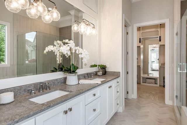 13705 W Guilford Road, Leawood, KS 66224