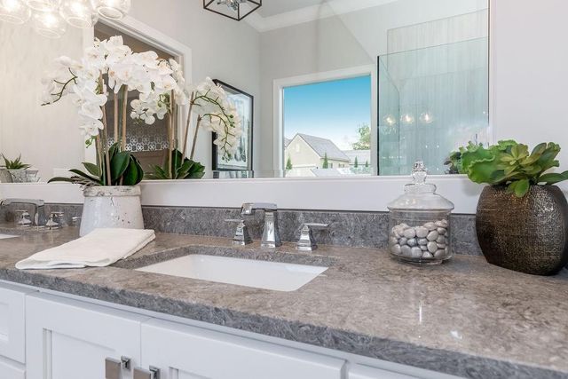 13705 W Guilford Road, Leawood, KS 66224