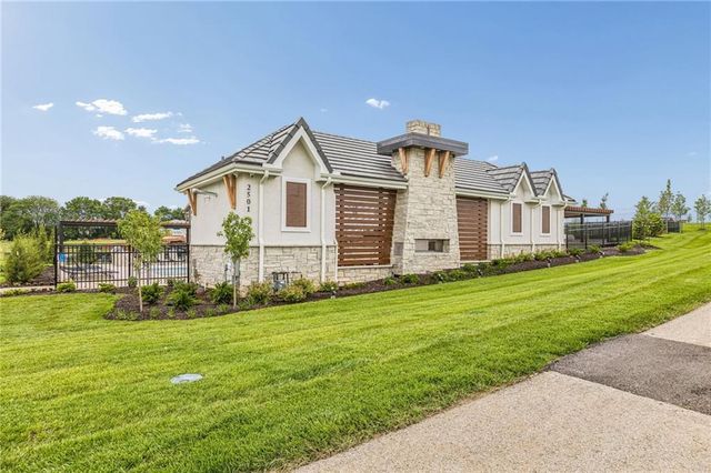 13705 W Guilford Road, Leawood, KS 66224