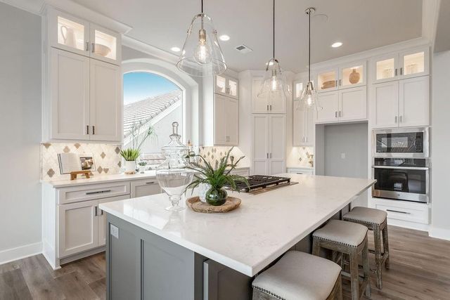 13705 W Guilford Road, Leawood, KS 66224