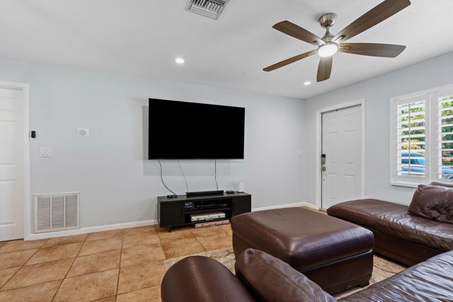 520 SE Dolphin Drive, Stuart, FL 34996