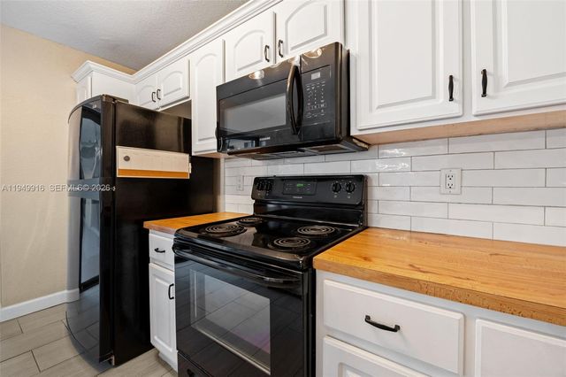 11875 SW 12th Pl, Davie, FL 33325