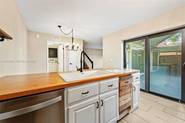 11875 SW 12th Pl, Davie, FL 33325