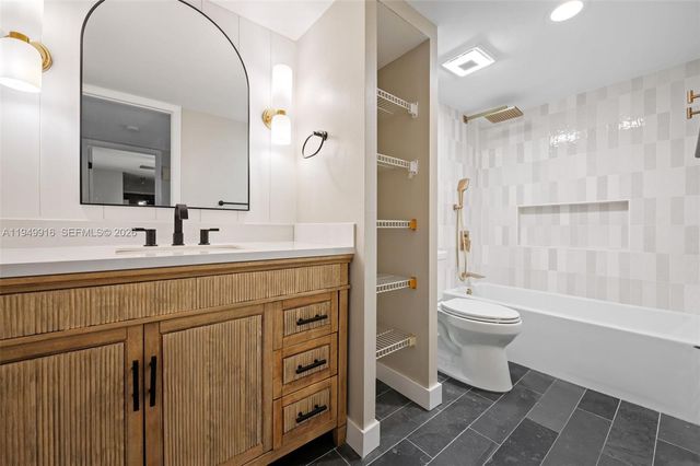 11875 SW 12th Pl, Davie, FL 33325