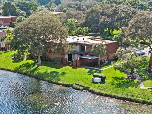 11875 SW 12th Pl, Davie, FL 33325