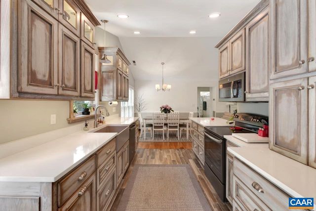 1045 WINTERGREEN LN, Charlottesville, VA 22903