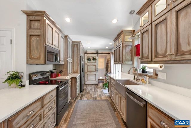 1045 WINTERGREEN LN, Charlottesville, VA 22903