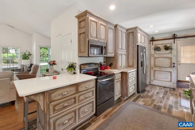 1045 WINTERGREEN LN, Charlottesville, VA 22903