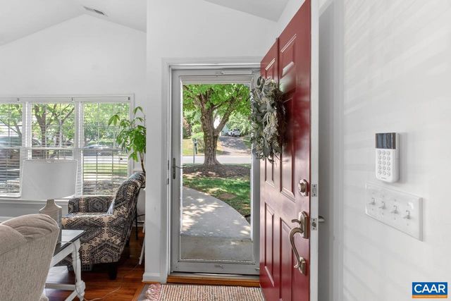 1045 WINTERGREEN LN, Charlottesville, VA 22903