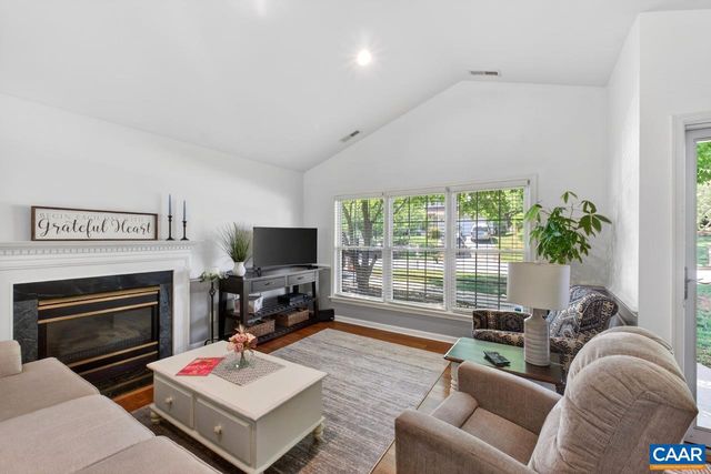 1045 WINTERGREEN LN, Charlottesville, VA 22903