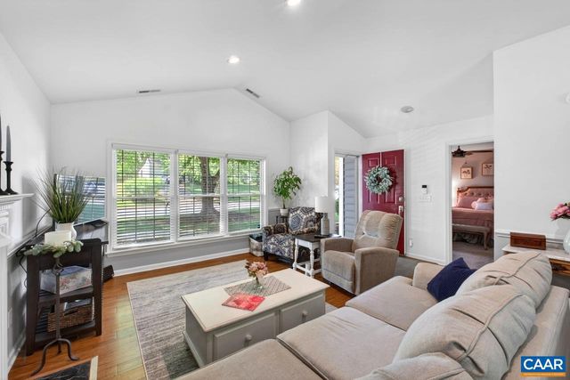 1045 WINTERGREEN LN, Charlottesville, VA 22903