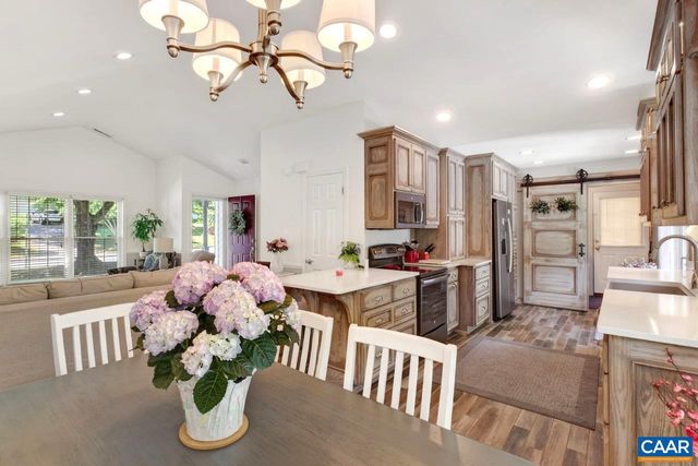 1045 WINTERGREEN LN, Charlottesville, VA 22903