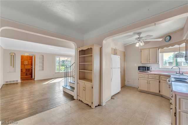 6494 S Canterbury Road, Parma, OH 44129