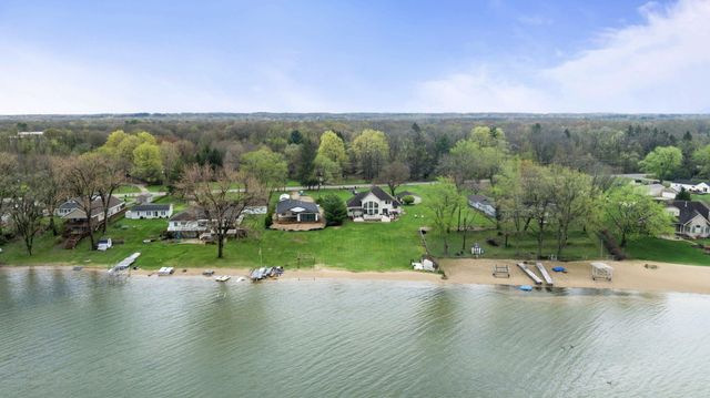 1256 Barron Lake Road, Niles, MI 49120