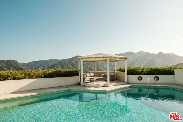 26094 Mulholland Highway, Calabasas, CA 91302