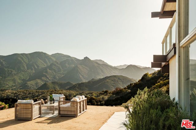 26094 Mulholland Highway, Calabasas, CA 91302