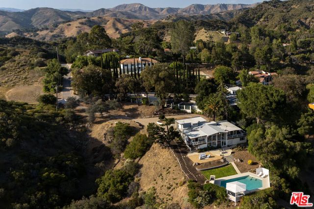 26094 Mulholland Highway, Calabasas, CA 91302
