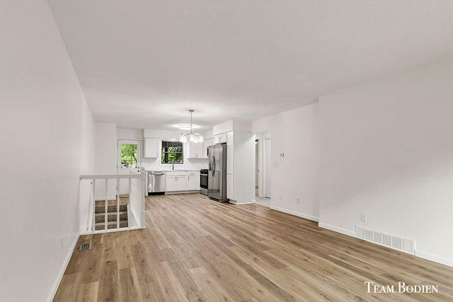 201 BONA VISTA Drive NW 21, Grand Rapids, MI 49504