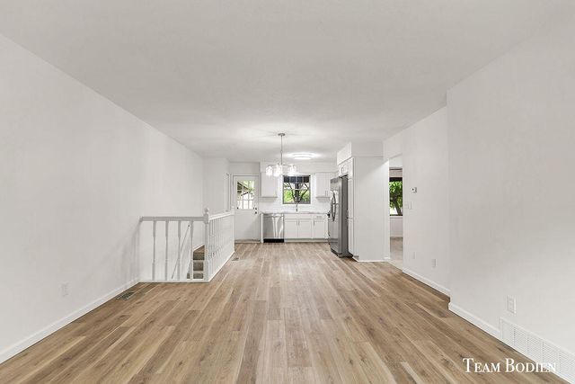 201 BONA VISTA Drive NW 21, Grand Rapids, MI 49504