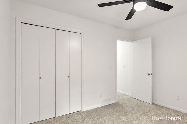 201 BONA VISTA Drive NW 21, Grand Rapids, MI 49504