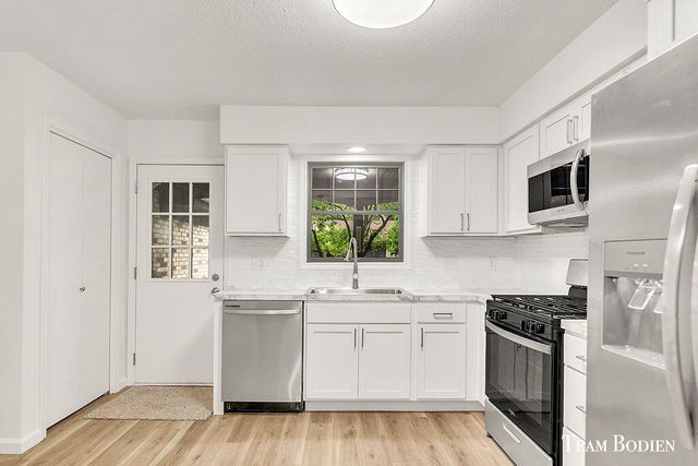 201 BONA VISTA Drive NW 21, Grand Rapids, MI 49504
