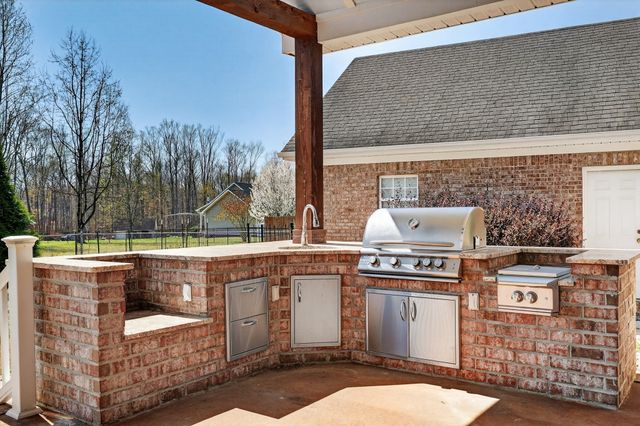 12 Sonoma Dr, Fayetteville, TN 37334