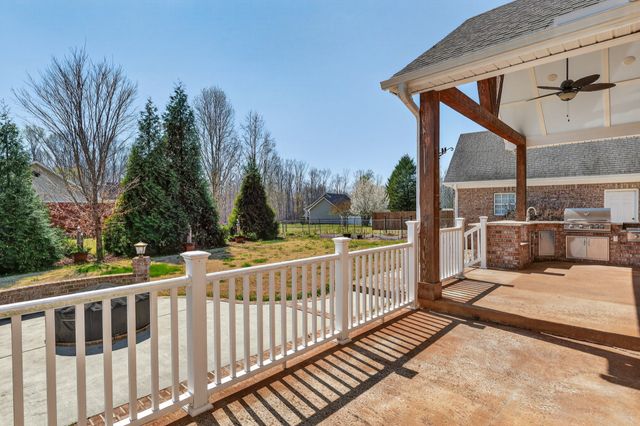 12 Sonoma Dr, Fayetteville, TN 37334