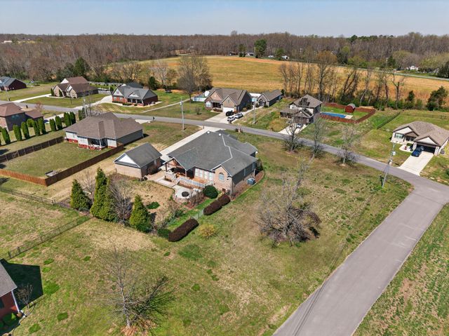 12 Sonoma Dr, Fayetteville, TN 37334