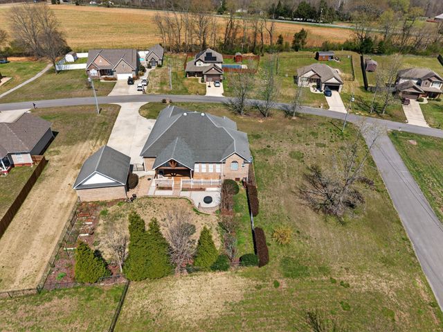 12 Sonoma Dr, Fayetteville, TN 37334