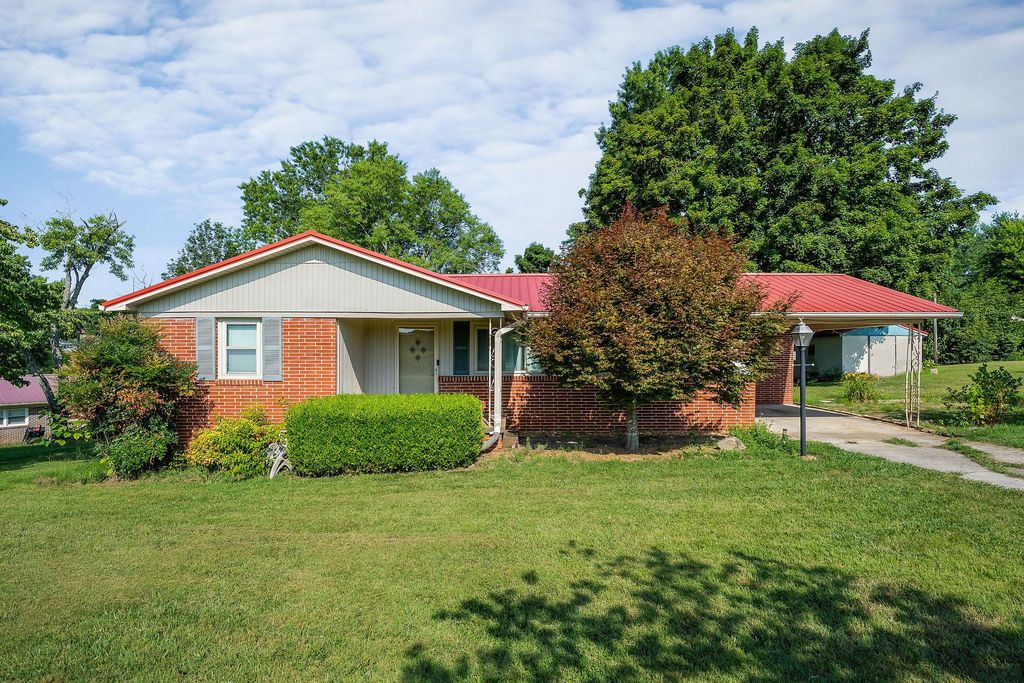 460 Iris Dr, Sparta, TN 38583