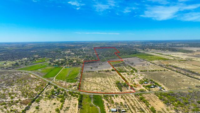 9521 Fm 1303, Floresville, TX 78114