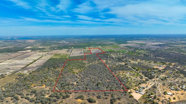 9521 Fm 1303, Floresville, TX 78114