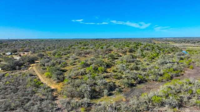 9521 Fm 1303, Floresville, TX 78114