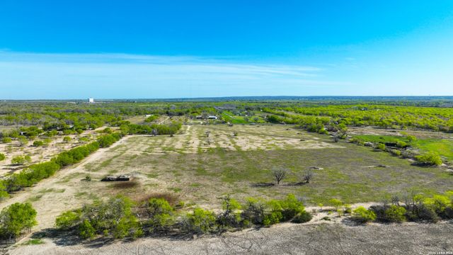 9521 Fm 1303, Floresville, TX 78114