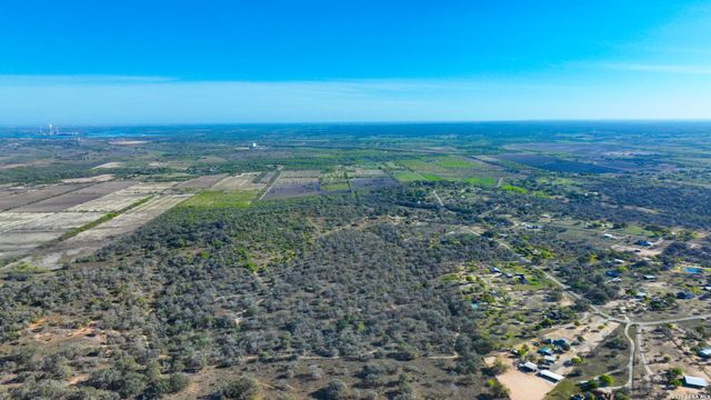 9521 Fm 1303, Floresville, TX 78114