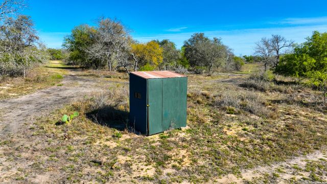 9521 Fm 1303, Floresville, TX 78114